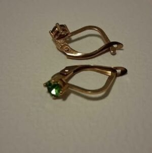 10K Gold Elegant Gold and Green Earrings